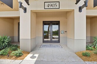 4905 Midtown Ln in Palm Beach Gardens, FL - Building Photo - Building Photo