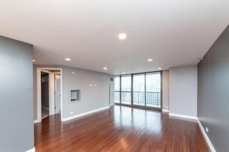 10 E Ontario St, Unit 4608 in Chicago, IL - Building Photo - Building Photo