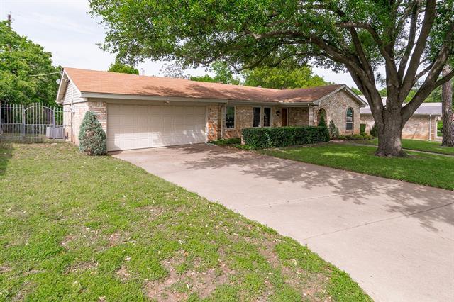 748 Aspen Ct in Hurst, TX - Building Photo - Building Photo