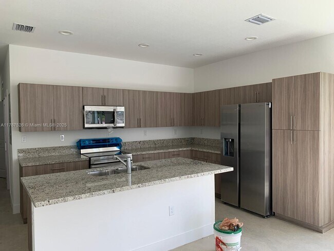 899 SW 10th St in Pompano Beach, FL - Building Photo - Building Photo