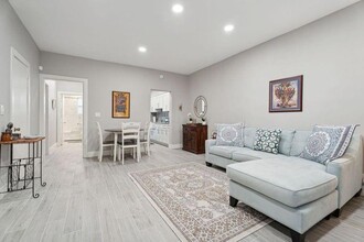 326 Harrison St, Unit 103A in Hollywood, FL - Foto de edificio - Building Photo
