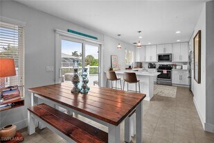 474 Lake Murex Cir in Sanibel, FL - Building Photo