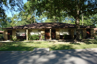 Pinewood Apartments I in Gainesville, FL - Building Photo - Building Photo