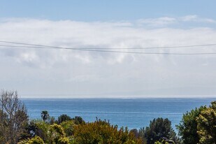 28320 Rey de Copas Ln in Malibu, CA - Building Photo