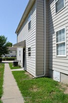 815-817 Bluemont Ave in Manhattan, KS - Building Photo