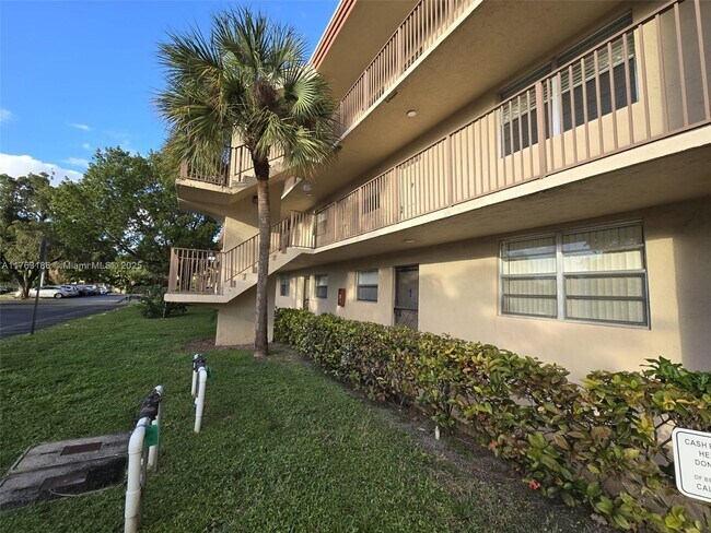 3900 NW 76th Ave, Unit 108 in Sunrise, FL - Building Photo - Building Photo