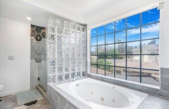 2481 S Bundy Dr in Los Angeles, CA - Building Photo - Building Photo