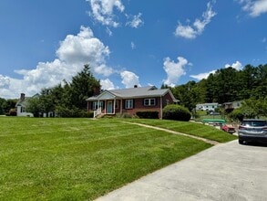 401 Wassona Dr in Marion, VA - Building Photo - Building Photo