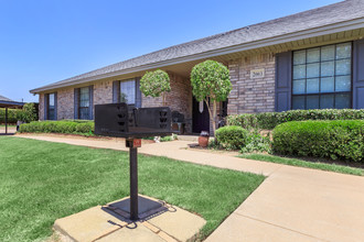 Crescent Plaza in Wichita Falls, TX - Building Photo - Building Photo