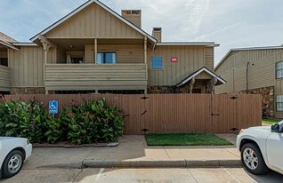 14321 N Pennsylvania Ave in Oklahoma City, OK - Building Photo