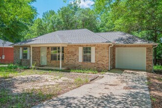 138 Jeff Dr in Crestview, FL - Building Photo - Building Photo