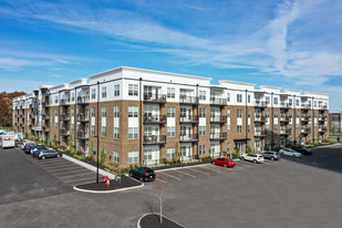 Harper House at the Highlands in Columbus, OH - Building Photo