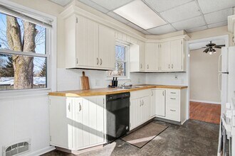 1421 Ball Ave NE in Grand Rapids, MI - Building Photo - Building Photo