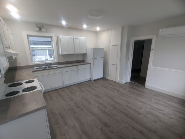 201 Division St, Unit 201 in Bennington, VT - Building Photo - Building Photo