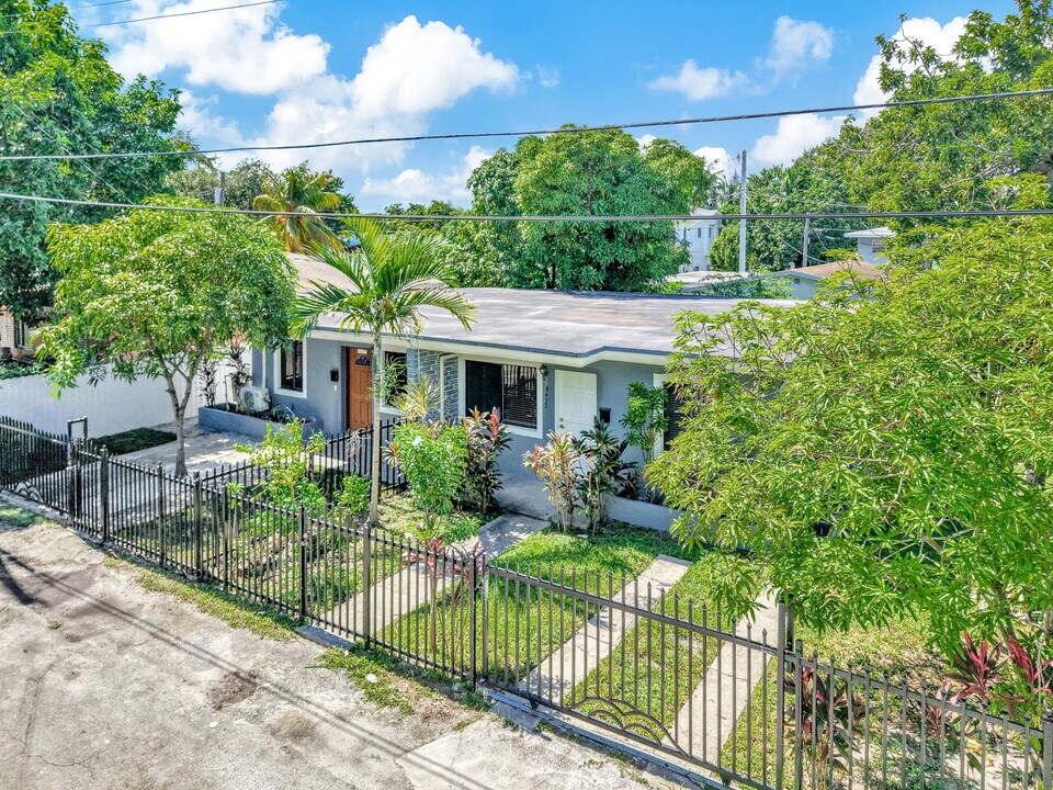 6432 NE 1st Ct in Miami, FL - Building Photo