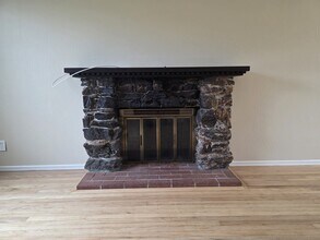 2440 Maywood Dr in San Bruno, CA - Building Photo - Building Photo