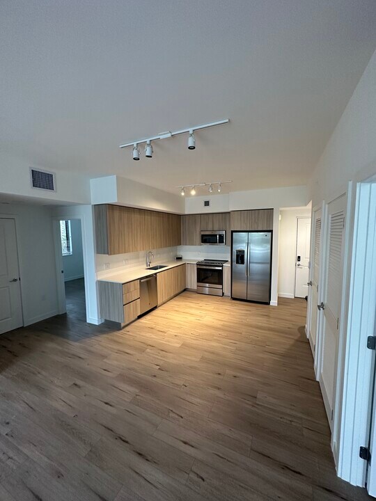 6976 W 4th Way, Unit C4 in Hialeah, FL - Building Photo