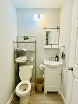 1002 Mt Vernon Dr in Modesto, CA - Building Photo