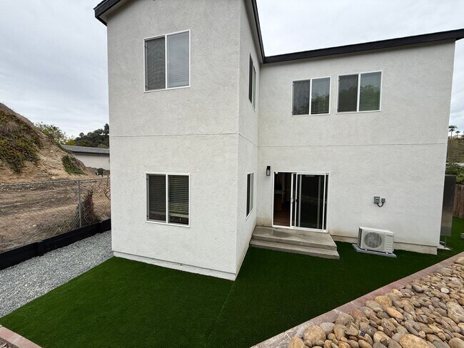 5418-5420 Baja Dr in San Diego, CA - Building Photo - Building Photo