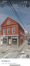 28 Bates St, Unit 2 in Lewiston, ME - Foto de edificio - Building Photo