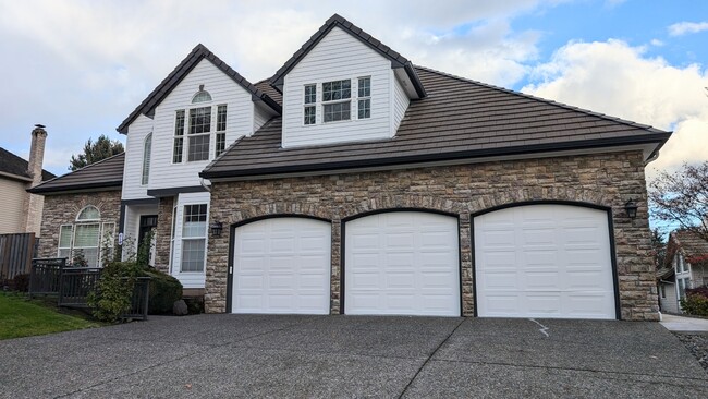 450 NW Pacific Grove Dr