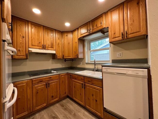 417 Woodland Dr in Midwest City, OK - Building Photo - Building Photo