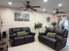 9315 NW 114th Ln in Hialeah Gardens, FL - Building Photo - Building Photo