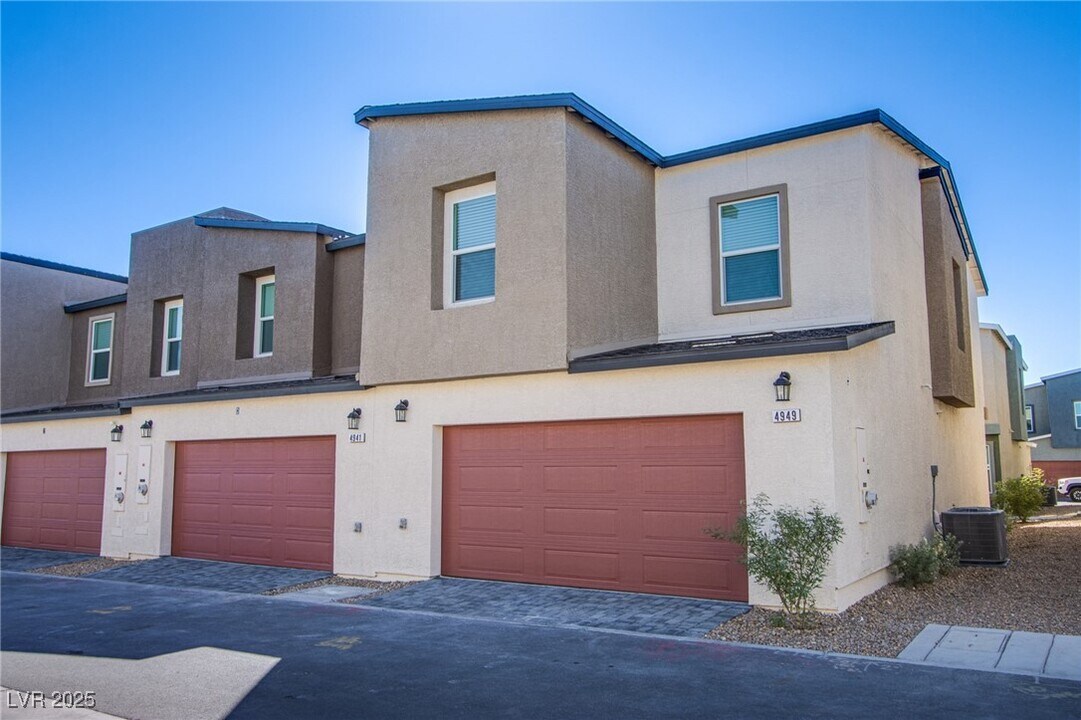 4949 Fern Mesa Ave in Las Vegas, NV - Foto de edificio