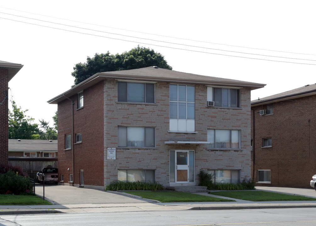 729 Upper James St in Hamilton, ON - Building Photo