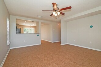 1975 Tomahawk Dr in Middleburg, FL - Building Photo - Building Photo