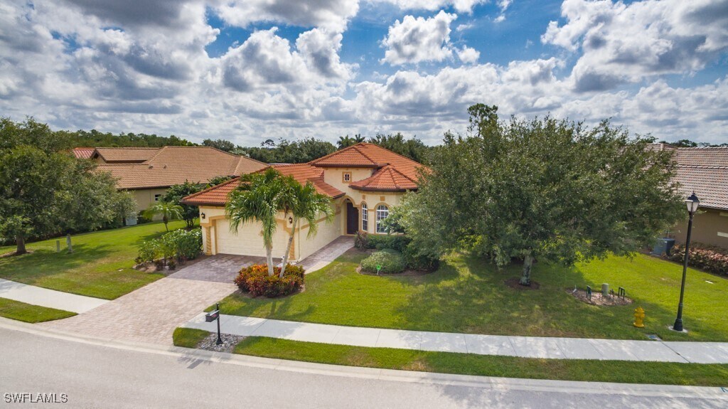 6534 Caldecott Dr in Naples, FL - Foto de edificio