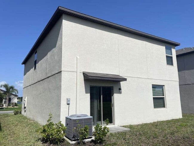 15537 Miller Creek Dr in Sun City Center, FL - Building Photo - Building Photo