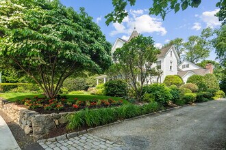 19 Mead St in New Canaan, CT - Building Photo - Building Photo