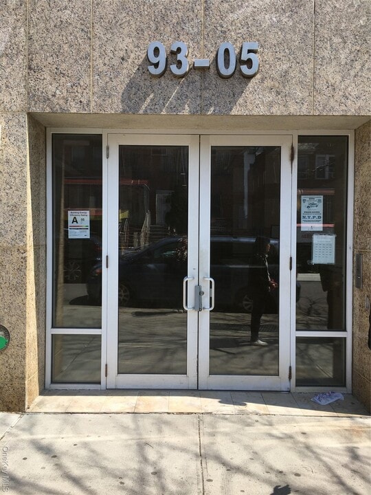 93-05 37th Ave in Queens, NY - Building Photo