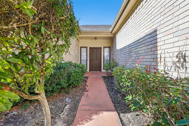 3126 Lakefield Way