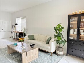 1074 Bluewood Terrace in Weston, FL - Building Photo - Building Photo