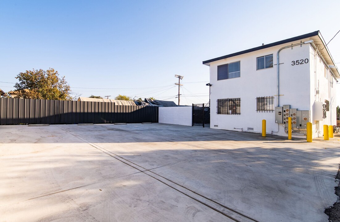 3520 E 7th St in Los Angeles, CA - Building Photo