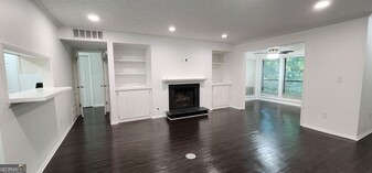 307 Dunbar Dr-Unit -307 in Dunwoody, GA - Building Photo - Building Photo