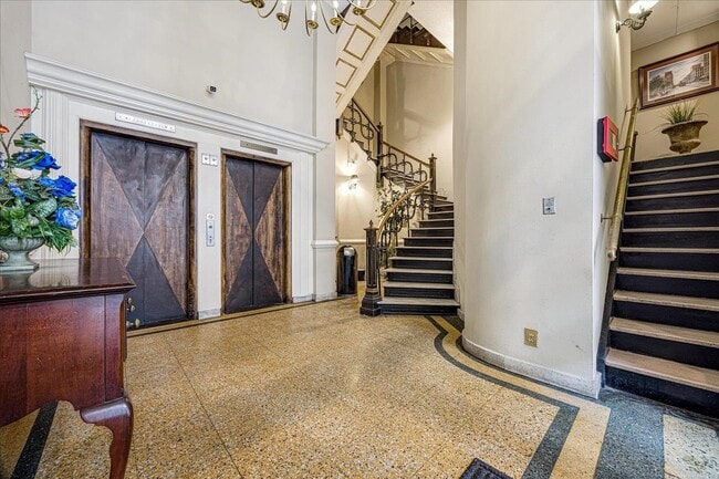 10 N Main St in Memphis, TN - Building Photo - Building Photo