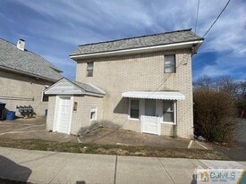 123 Kossuth St in Franklin Township, NJ - Building Photo