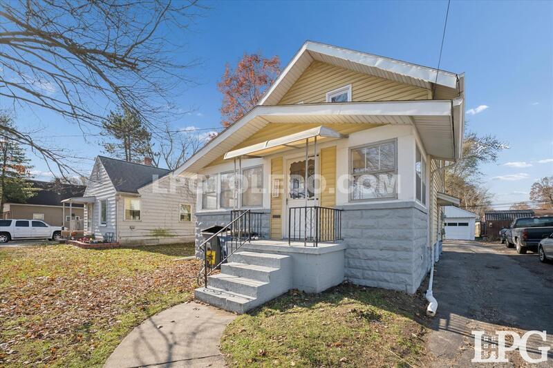 5455 Douglas Rd in Toledo, OH - Building Photo