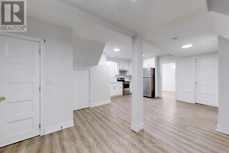 285 Bartley Bull Pkwy in Brampton, ON - Building Photo - Building Photo