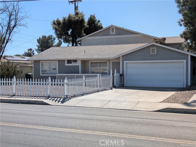 955 W Devonshire Ave-Unit -A in Hemet, CA - Foto de edificio - Building Photo