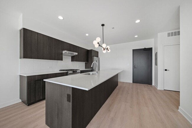 1801 W Grand Ave in Chicago, IL - Building Photo - Building Photo