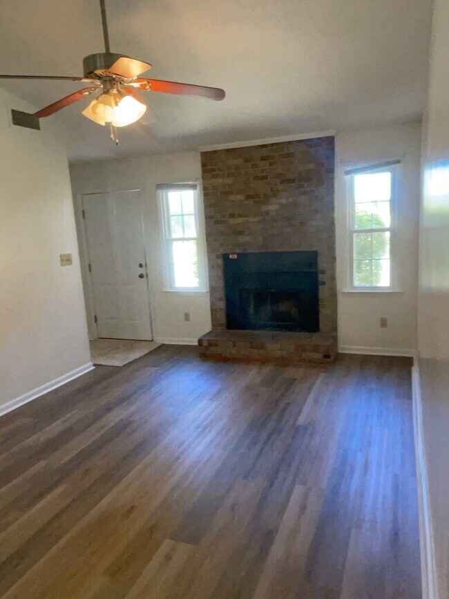 424 Cedar Crk Dr in Jacksonville, NC - Building Photo - Building Photo
