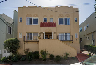 560-566 Merritt Ave in Oakland, CA - Building Photo - Building Photo