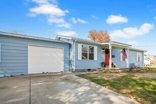 421 Elkton Pl in Midway, KY - Building Photo