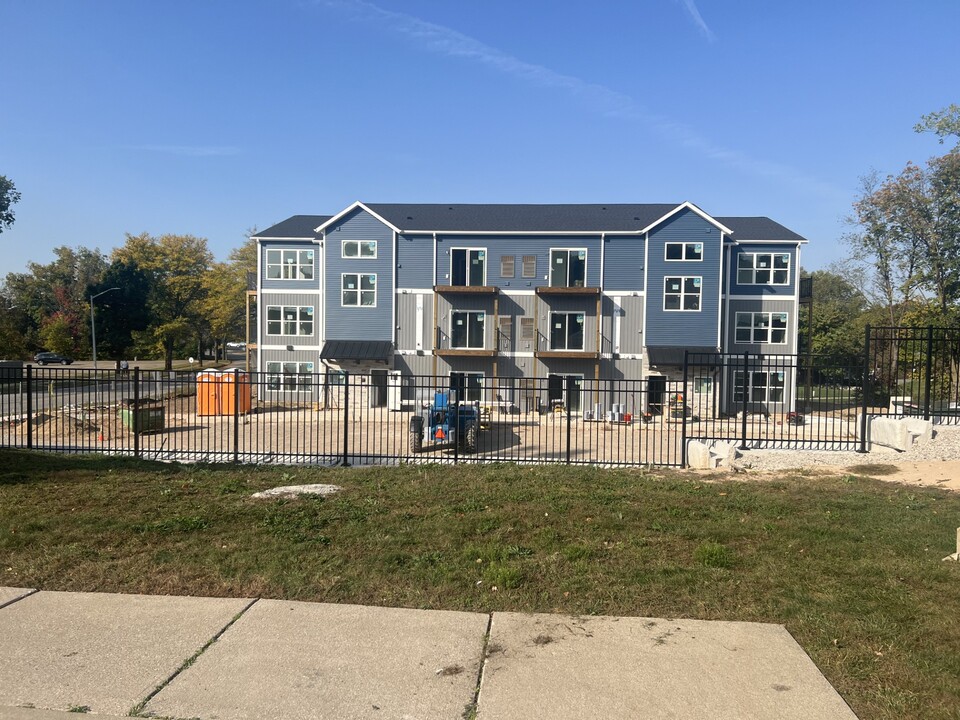 Oakbrook Apartments in Grand Rapids, MI - Building Photo