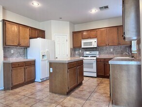 9676 Ridgebluff Ave in Las Vegas, NV - Building Photo - Building Photo