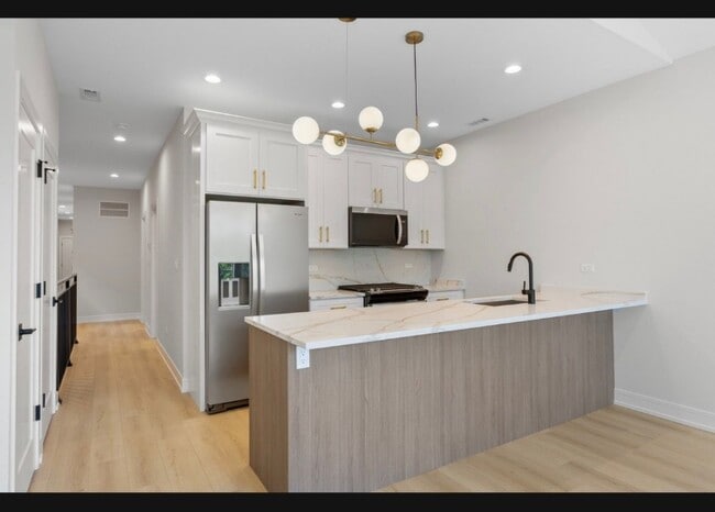 5006 S Prairie Ave, Unit Unit 2 in Chicago, IL - Building Photo - Building Photo